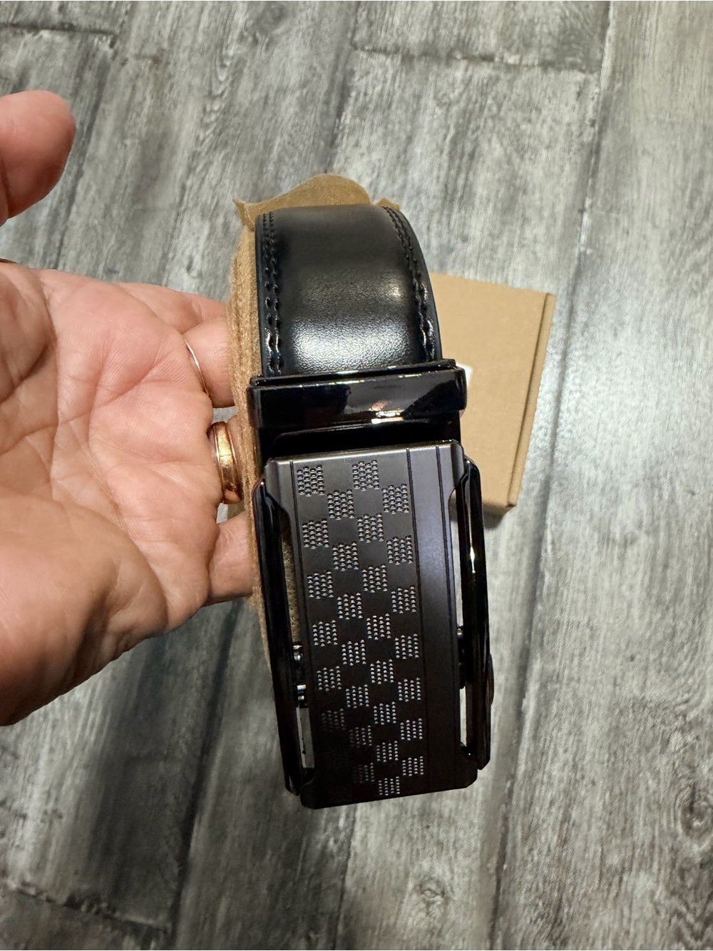 Men's Black Ratchet Belt with Glossy Textured Buckle